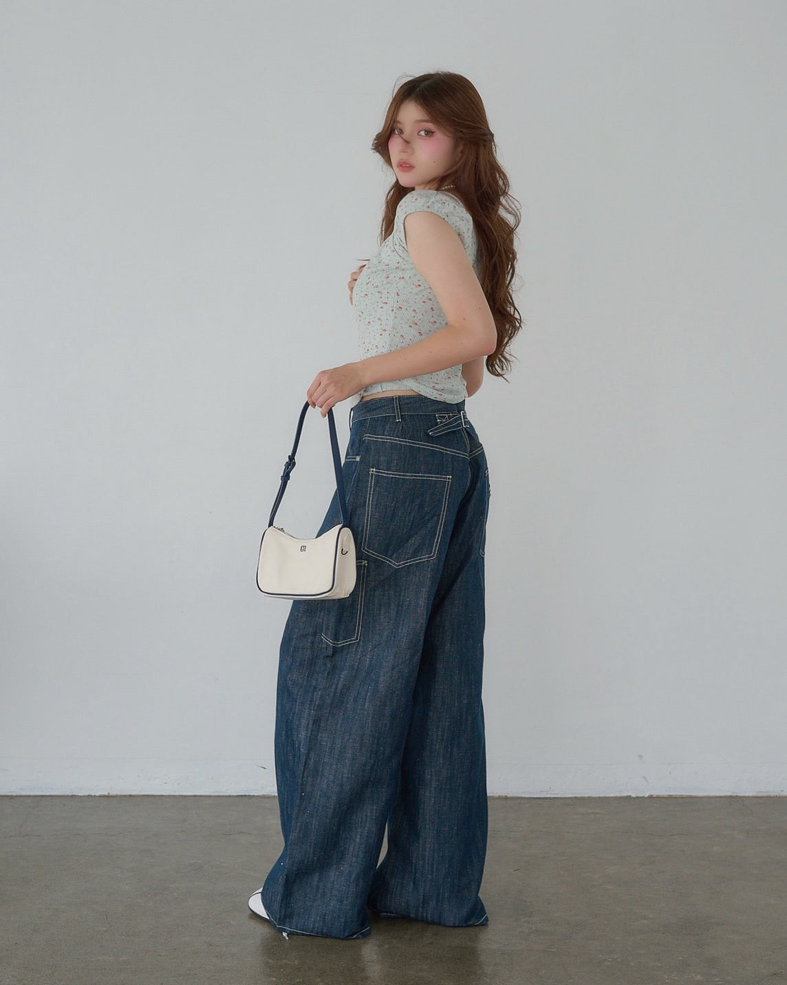 BLOSSOM U-NECK TOP